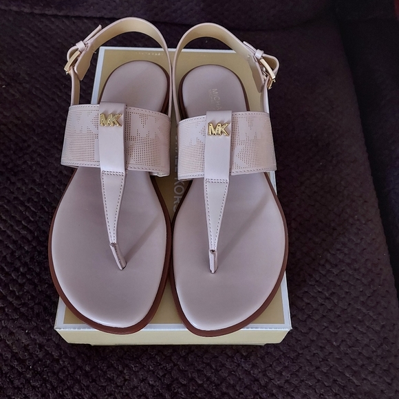 MK sandal - Picture 1 of 3